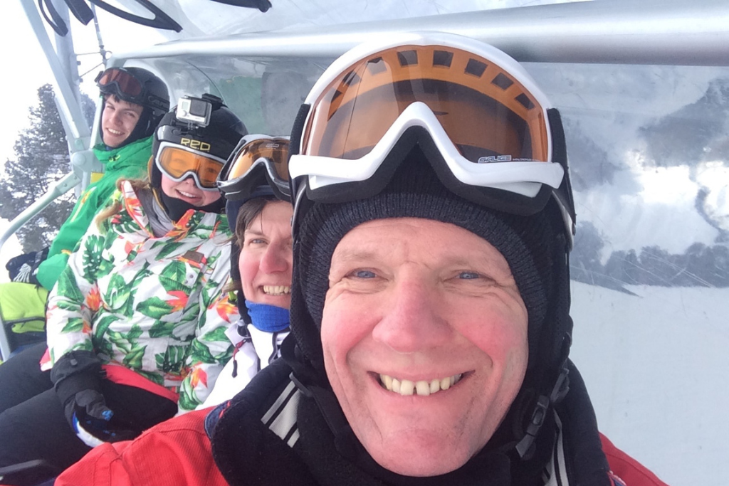 Carsten beim Skifahren in einer winterlichen Landschaft zur Förderung von Gesundheit und Immunsystem
